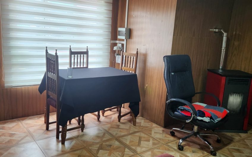 SE VENDE CASA HABITACIÓN EN LA CIUDAD DE COYHAIQUE.