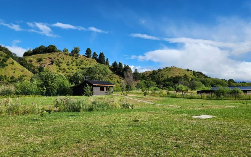 SE VENDE PARCELA CON CASA HABITACIÓN